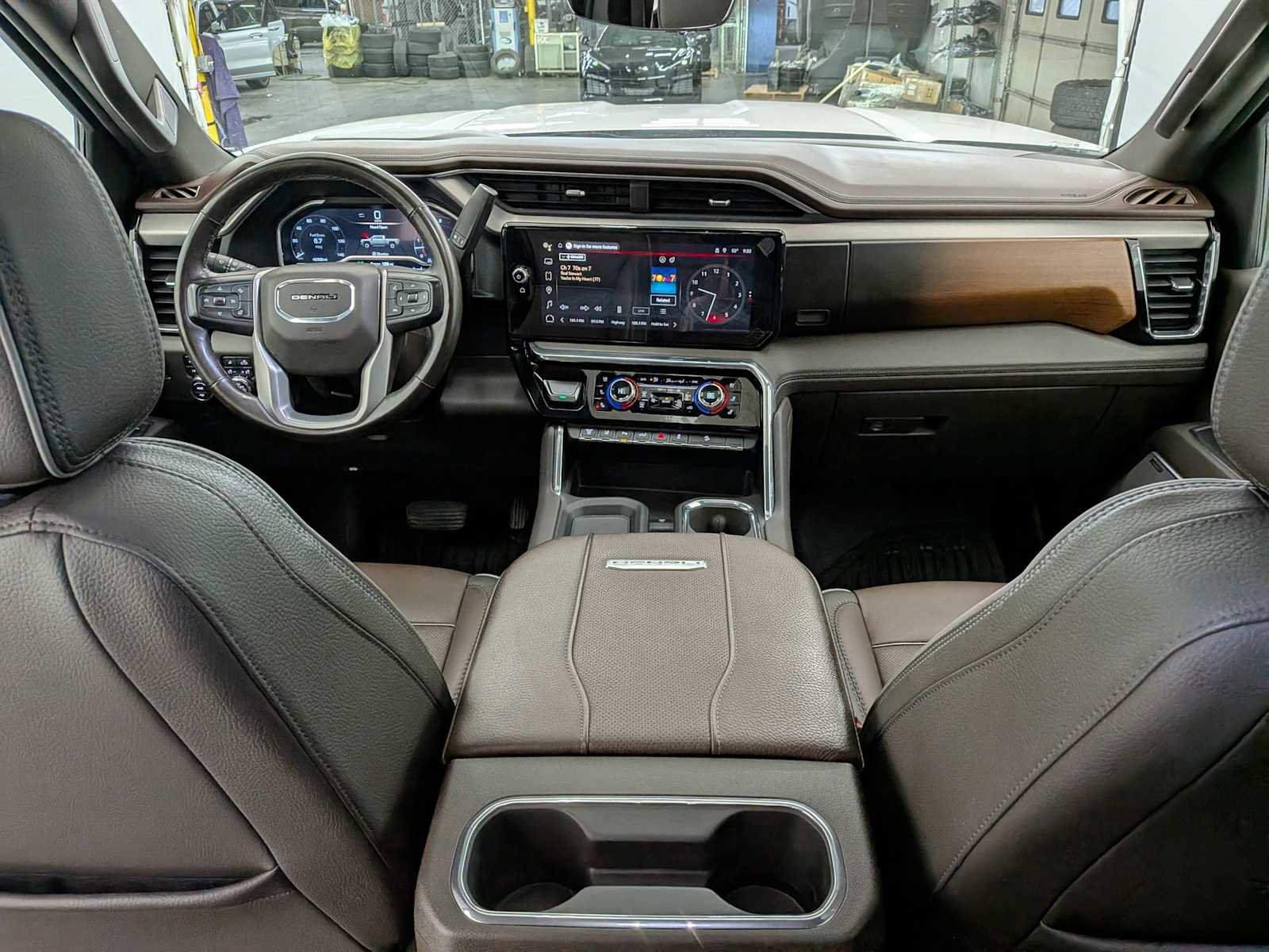 Used 2024 GMC Sierra 3500 Denali w/ Denali Reserve Package image 17