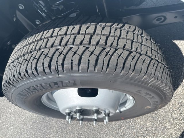 New 2025 Ford F350 XL w/ XL Chrome Package image 9