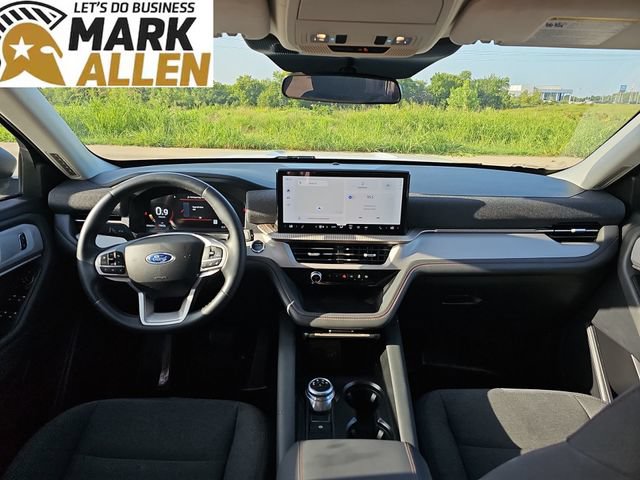 Used 2025 Ford Explorer Active AWD/4WD image 19