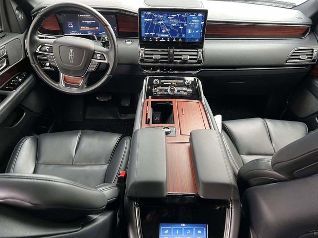 Used 2024 Lincoln Navigator Premiere image 16