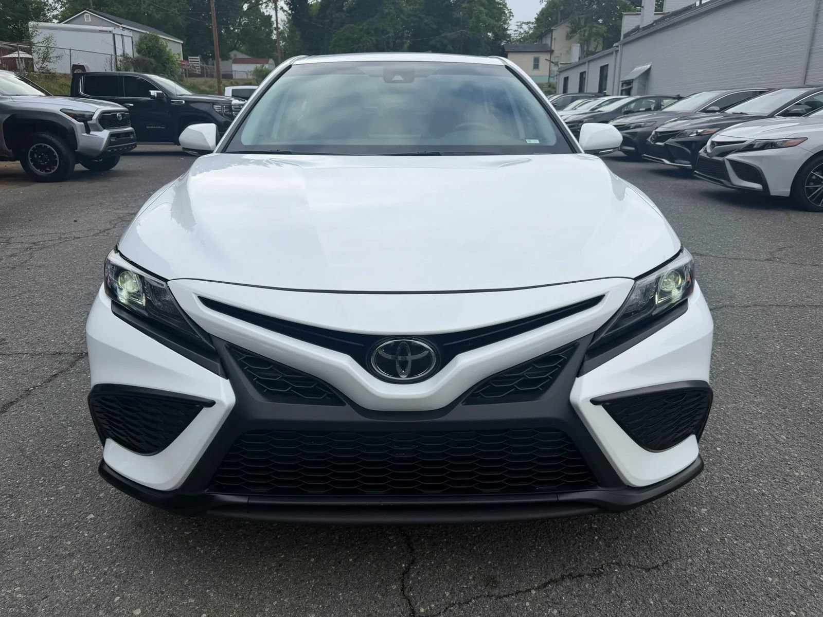 Used 2024 Toyota Camry SE FWD image 7