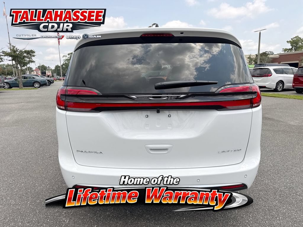 New 2027 Chrysler Pacifica Limited FWD image 4
