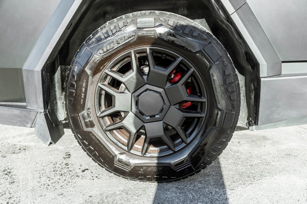 Used 2024 Tesla Cybertruck AWD Crew Cab image 35