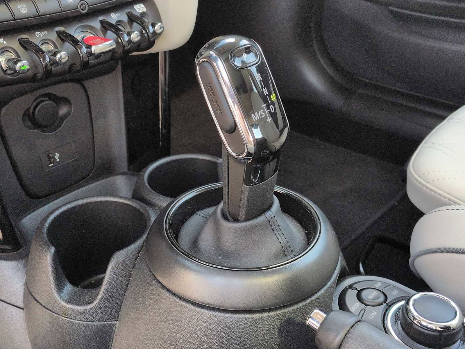 Certified 2024 MINI Cooper S w/ Signature Upholstery Package image 34