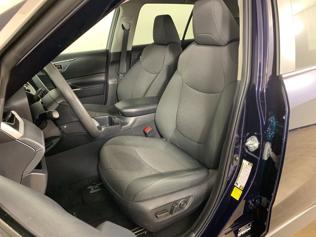 Used 2024 Toyota RAV4 XLE AWD/4WD image 28