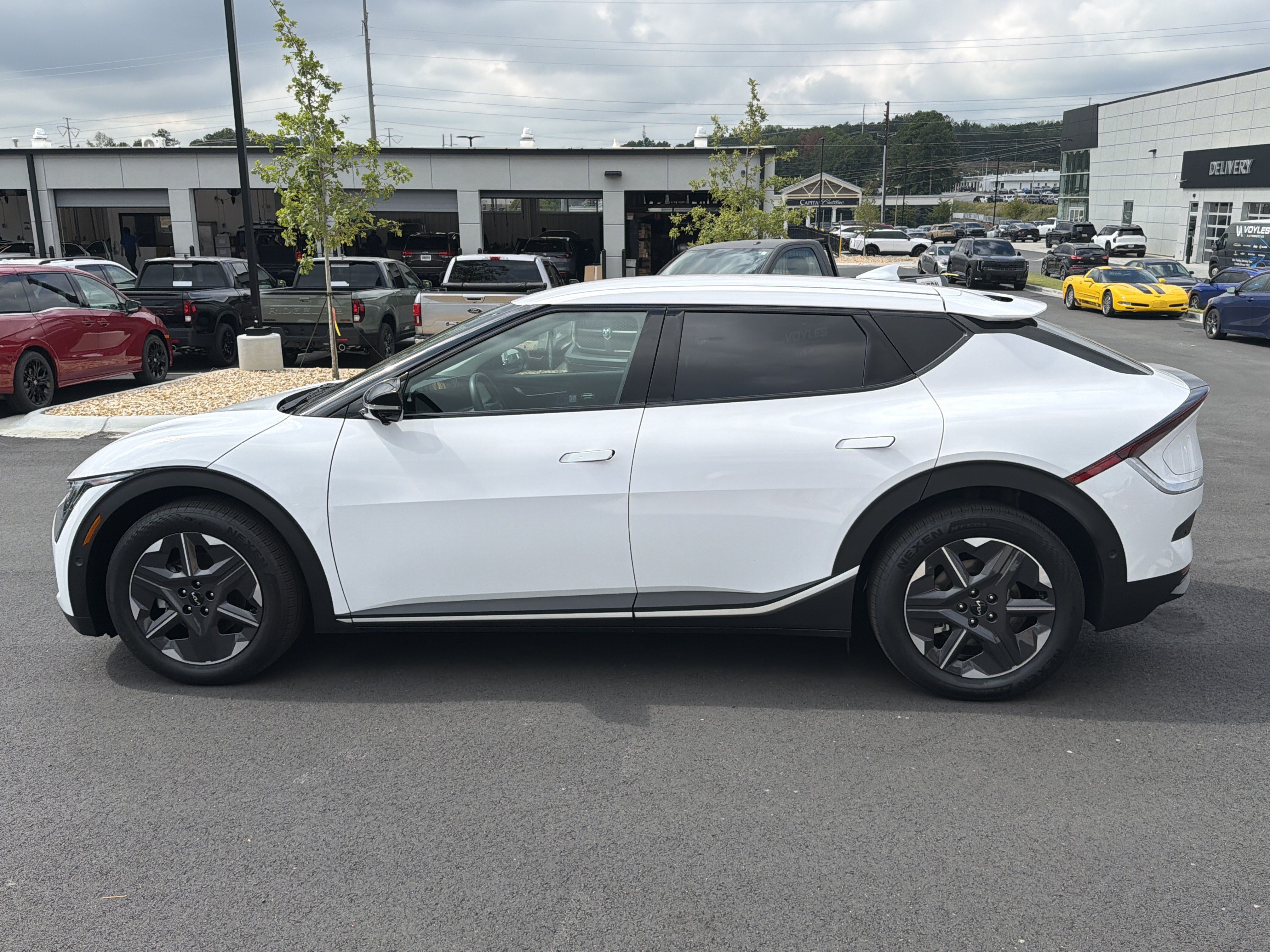 Certified 2025 Kia EV6 Light w/ Light LR Technology Package RWD image 4
