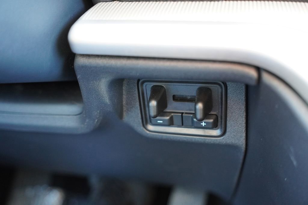 Certified 2025 Ford Expedition Active image 36