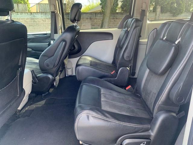 Used 2019 Dodge Grand Caravan SXT image 13
