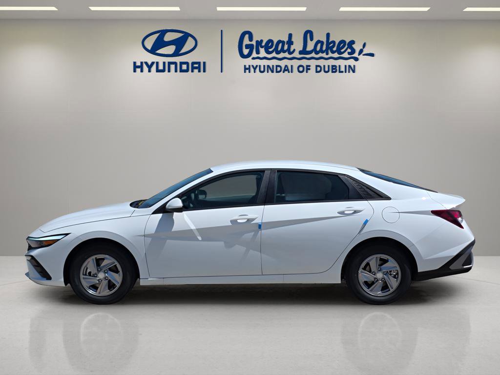 New 2026 Hyundai Elantra SE FWD image 2