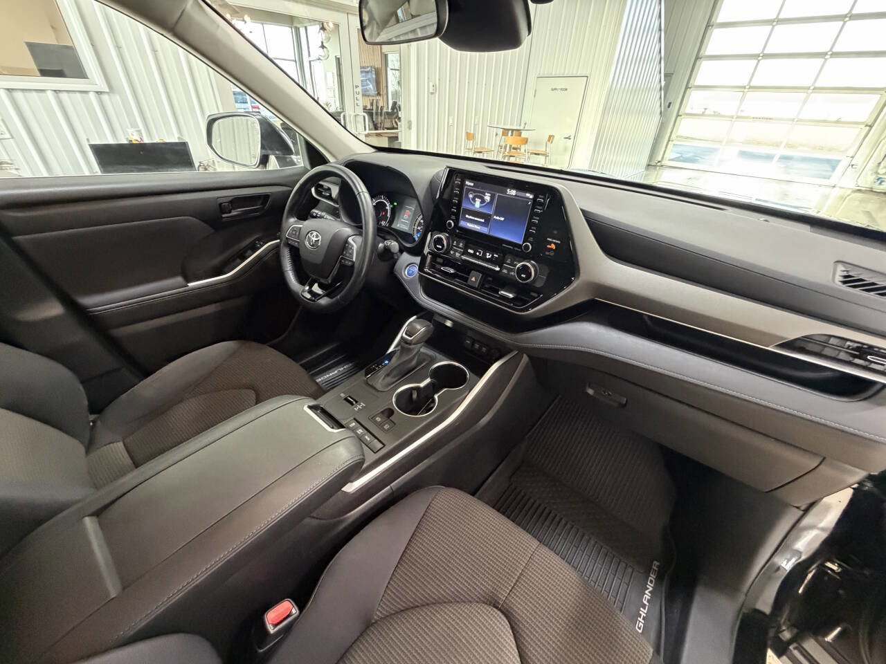 Used 2020 Toyota Highlander LE image 35