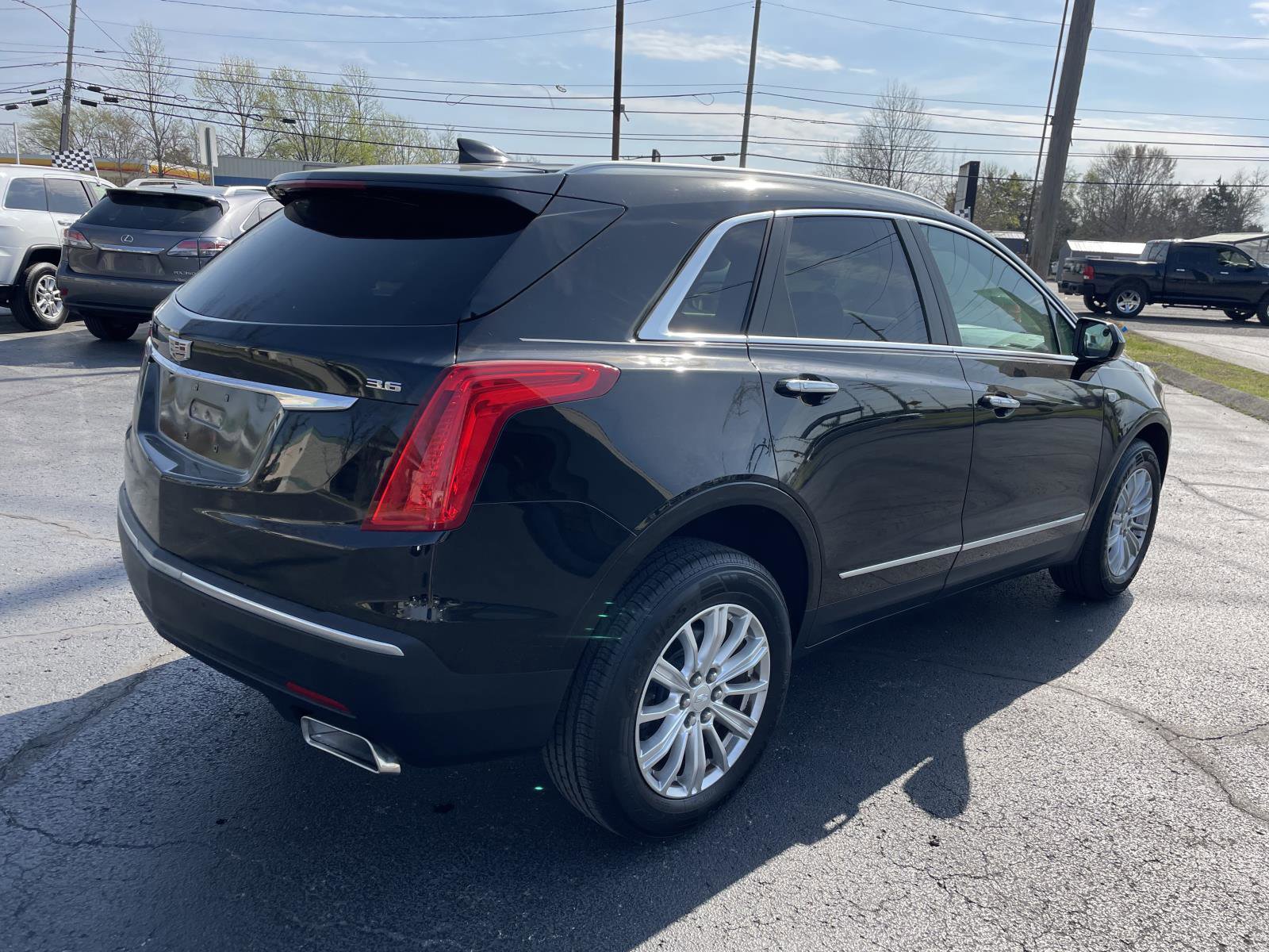 Used 2017 Cadillac XT5 FWD w/ LPO, Wheel Lock Package image 4