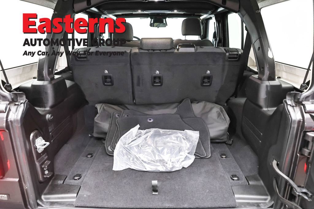 Used 2025 Jeep Wrangler Unlimited Sahara AWD/4WD image 9