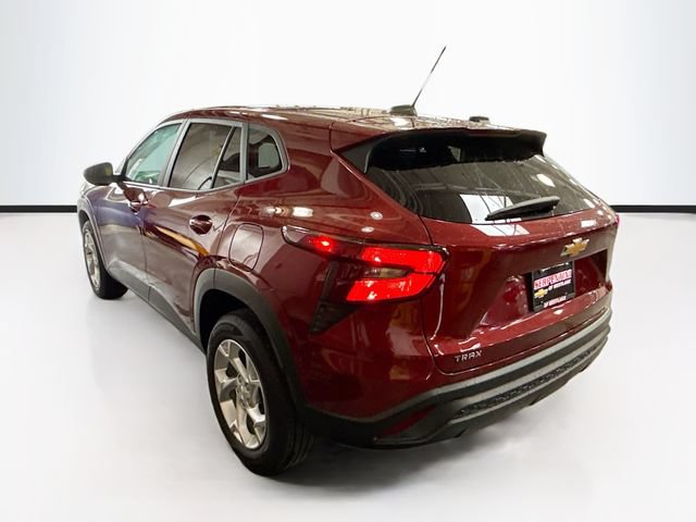 Used 2024 Chevrolet Trax LS w/ LS Convenience Package FWD image 8