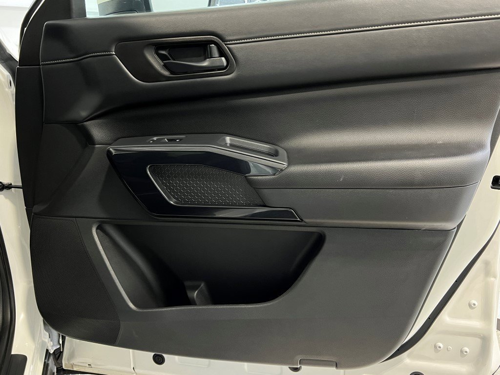 Used 2024 Nissan Pathfinder SV image 14