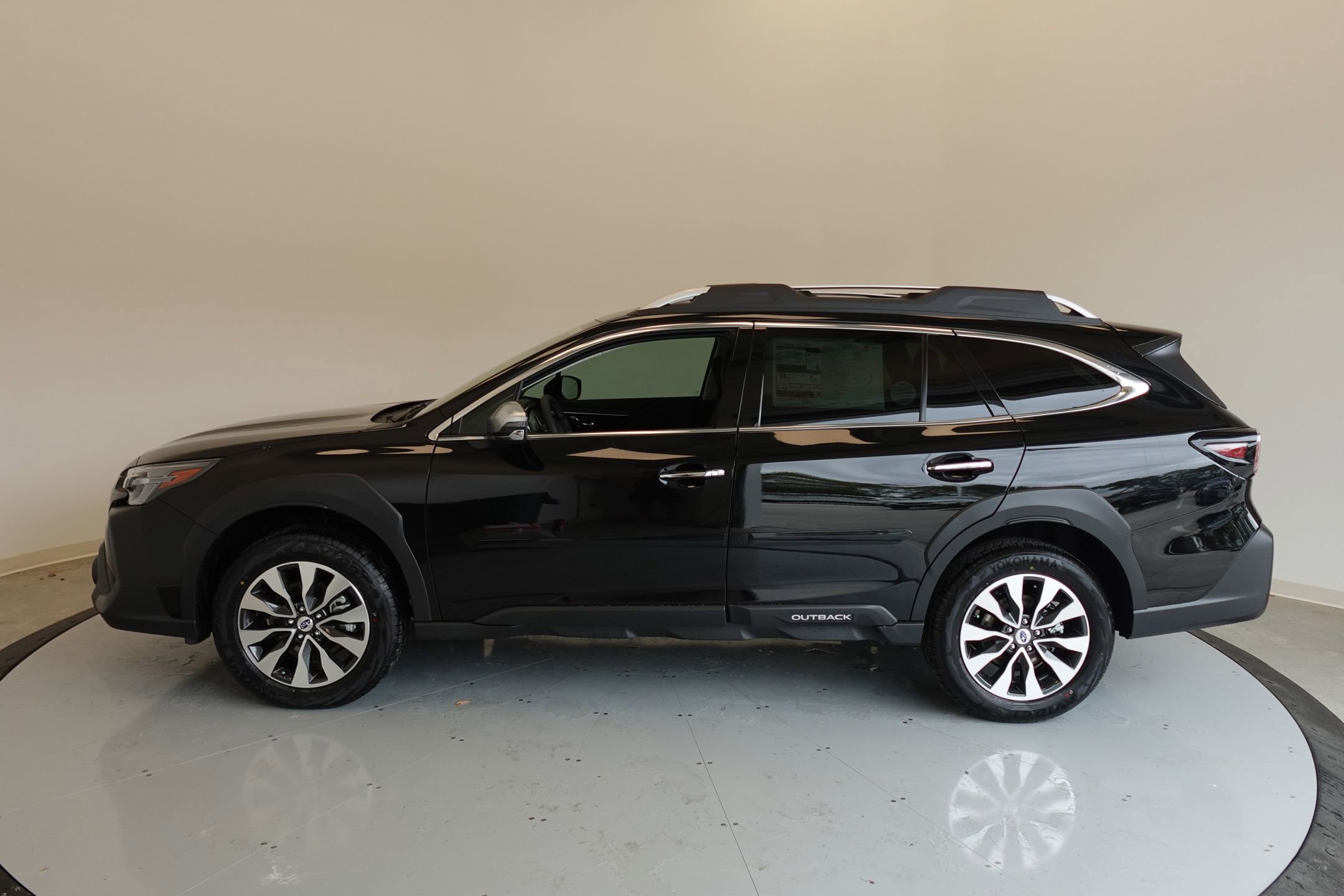 Used 2025 Subaru Outback Touring w/ Tech Package 2 image 9