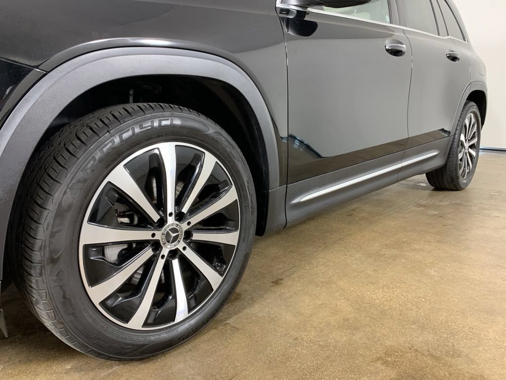 Used 2022 Mercedes-Benz GLB 250 4MATIC w/ Premium Package Lite image 2