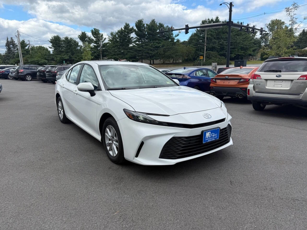 Used 2025 Toyota Camry LE image 4