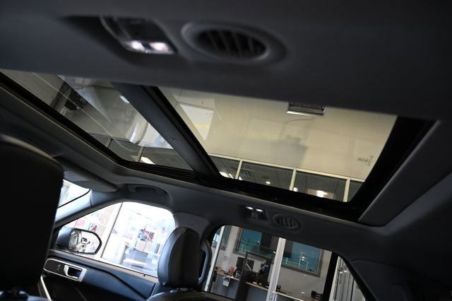 Used 2022 Ford Explorer XLT w/ Equipment Group 202A image 21