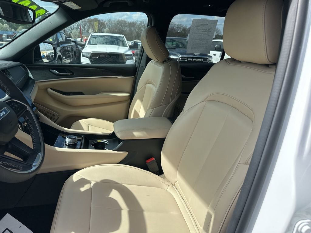 Used 2024 Jeep Grand Cherokee Limited image 8