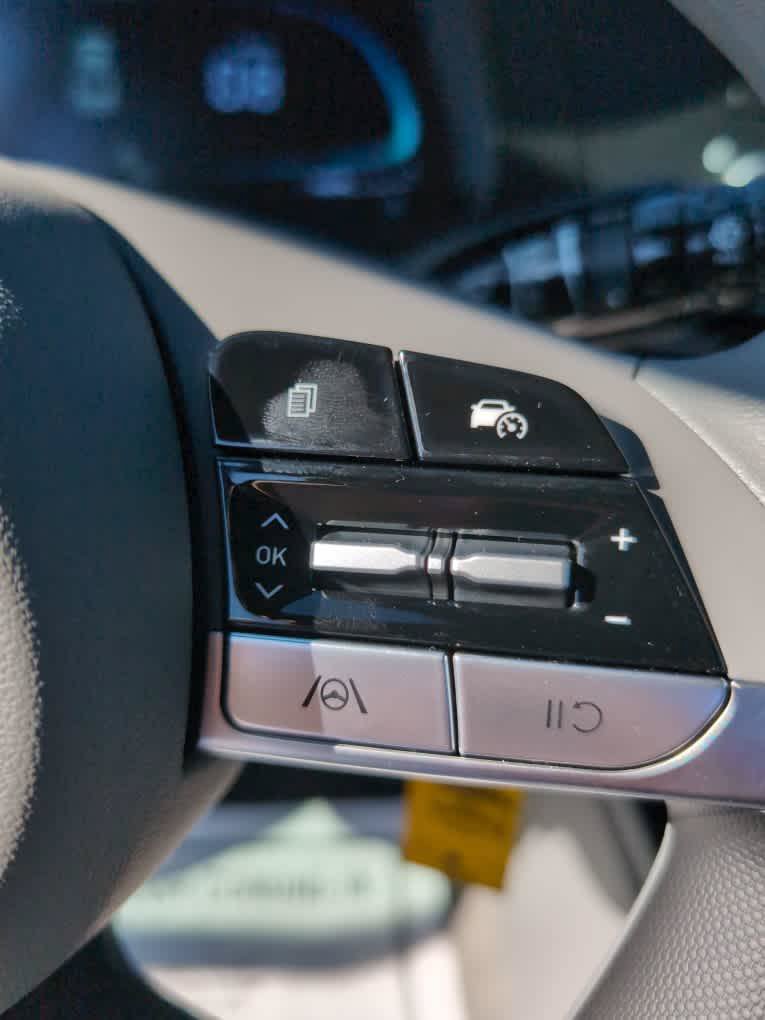 New 2026 Hyundai Elantra SE FWD image 32