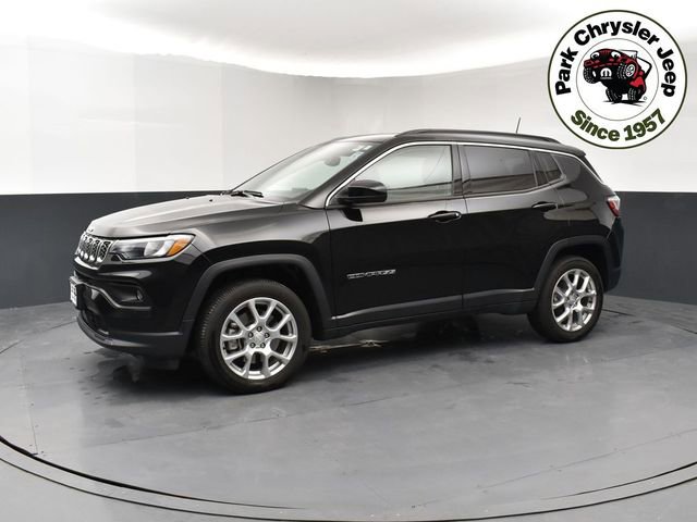 Used 2024 Jeep Compass Latitude w/ Sun and Sound Group image 3