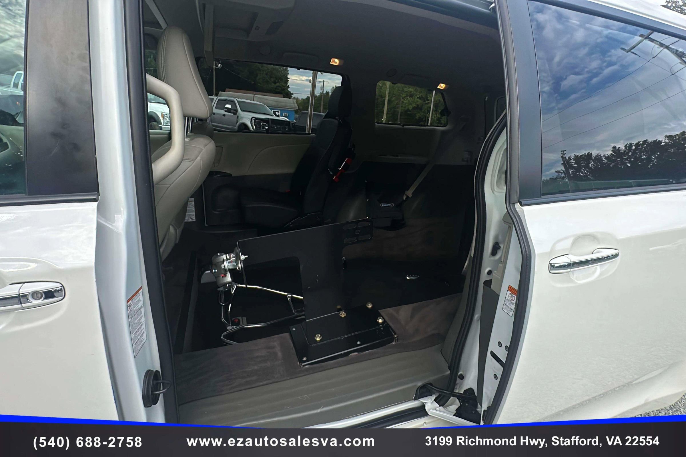 Used 2020 Toyota Sienna XLE image 21