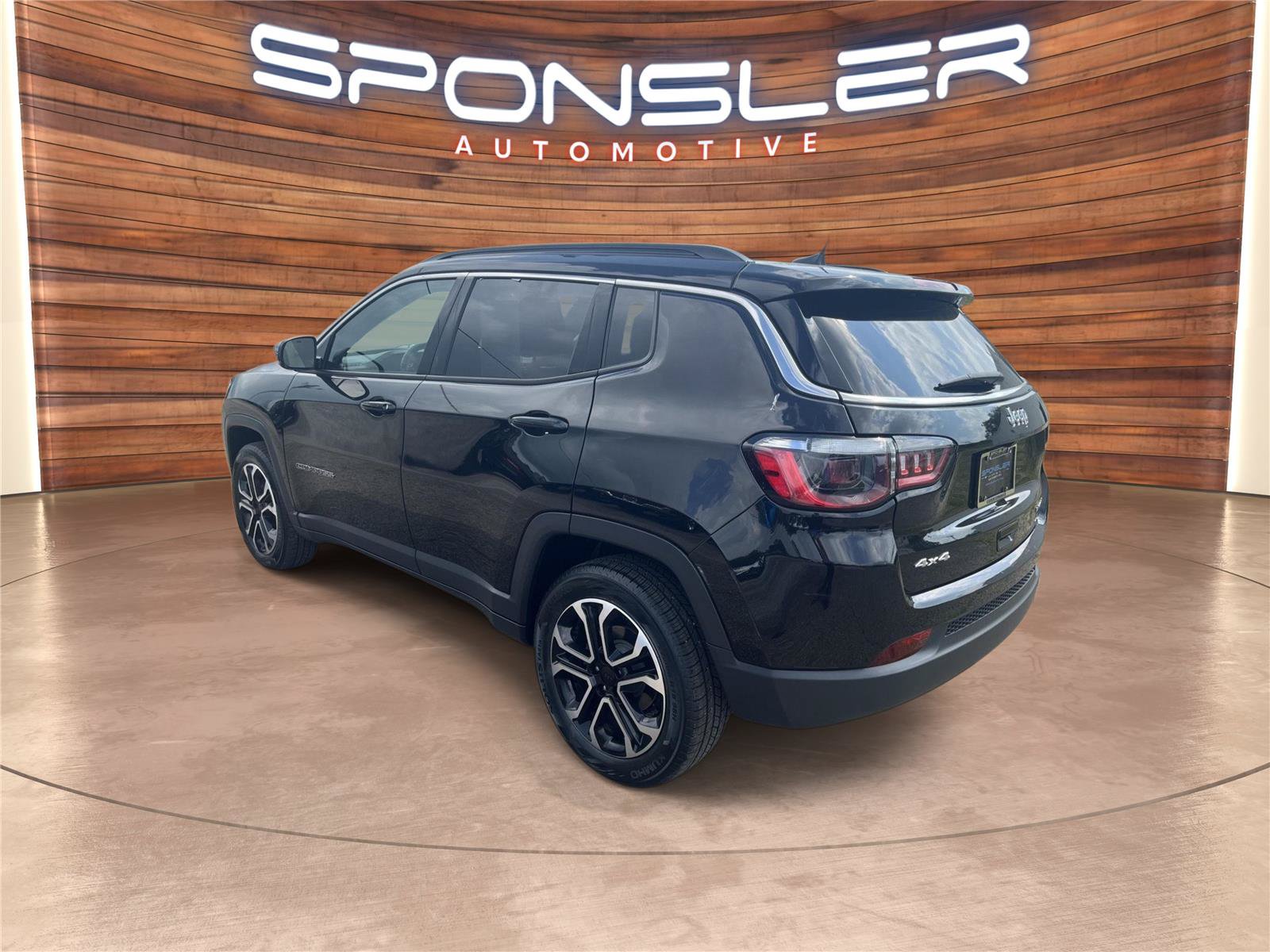 Used 2023 Jeep Compass Limited AWD/4WD image 3