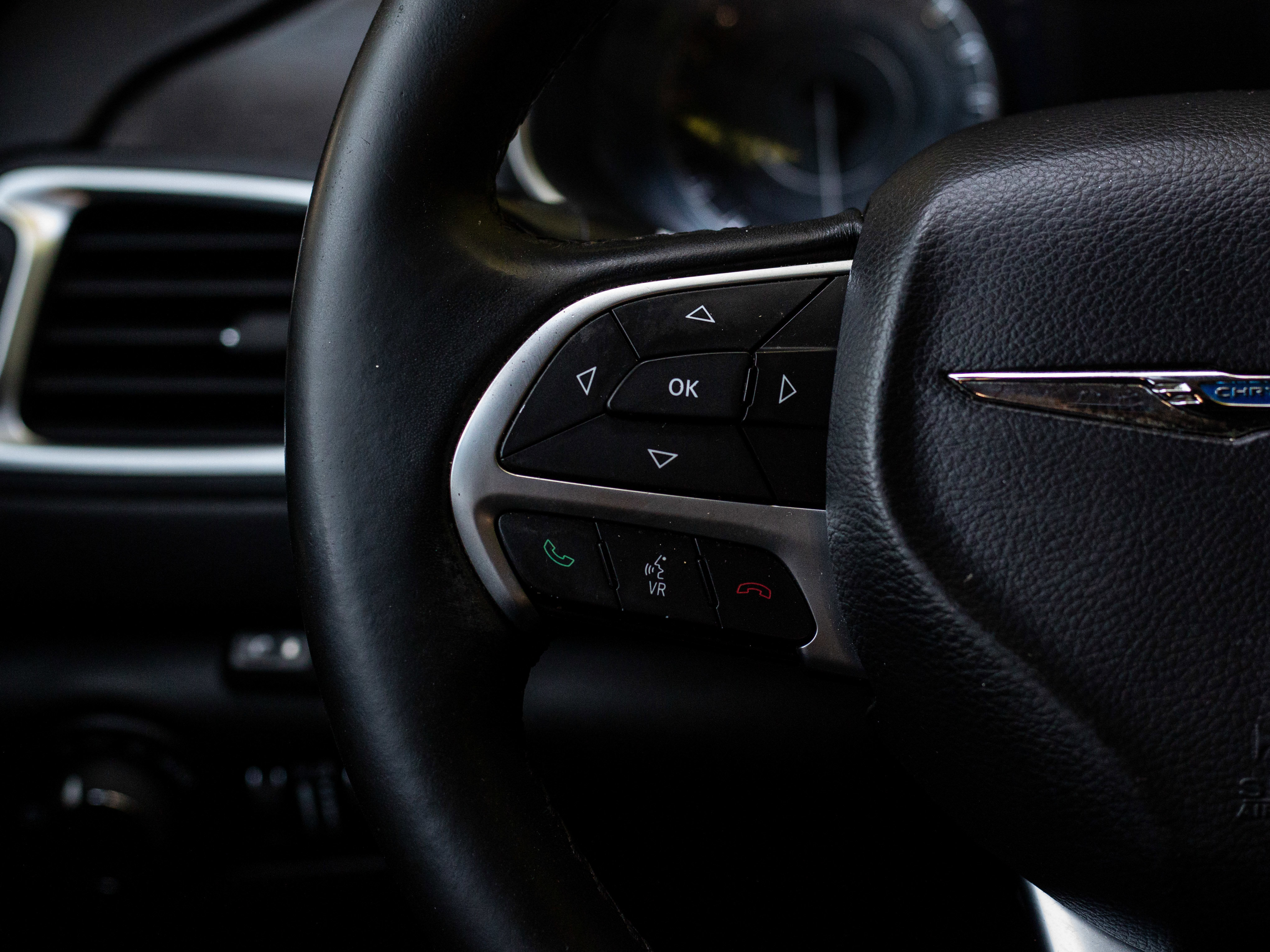 Used 2017 Chrysler 200 Limited Platinum image 7