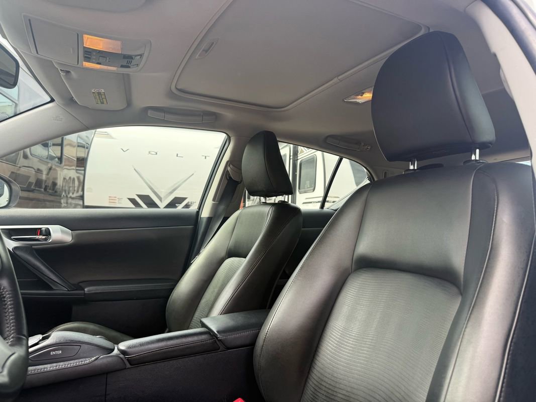Used 2013 Lexus CT 200h w/ Premium Pkg w/Navigation FWD image 14
