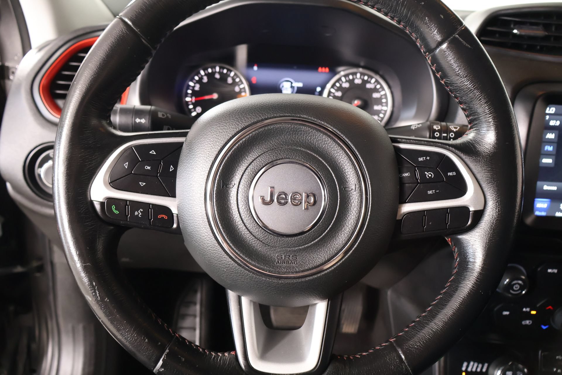 Used 2019 Jeep Renegade Trailhawk w/ UConnect 8.4 Nav Group AWD/4WD image 3