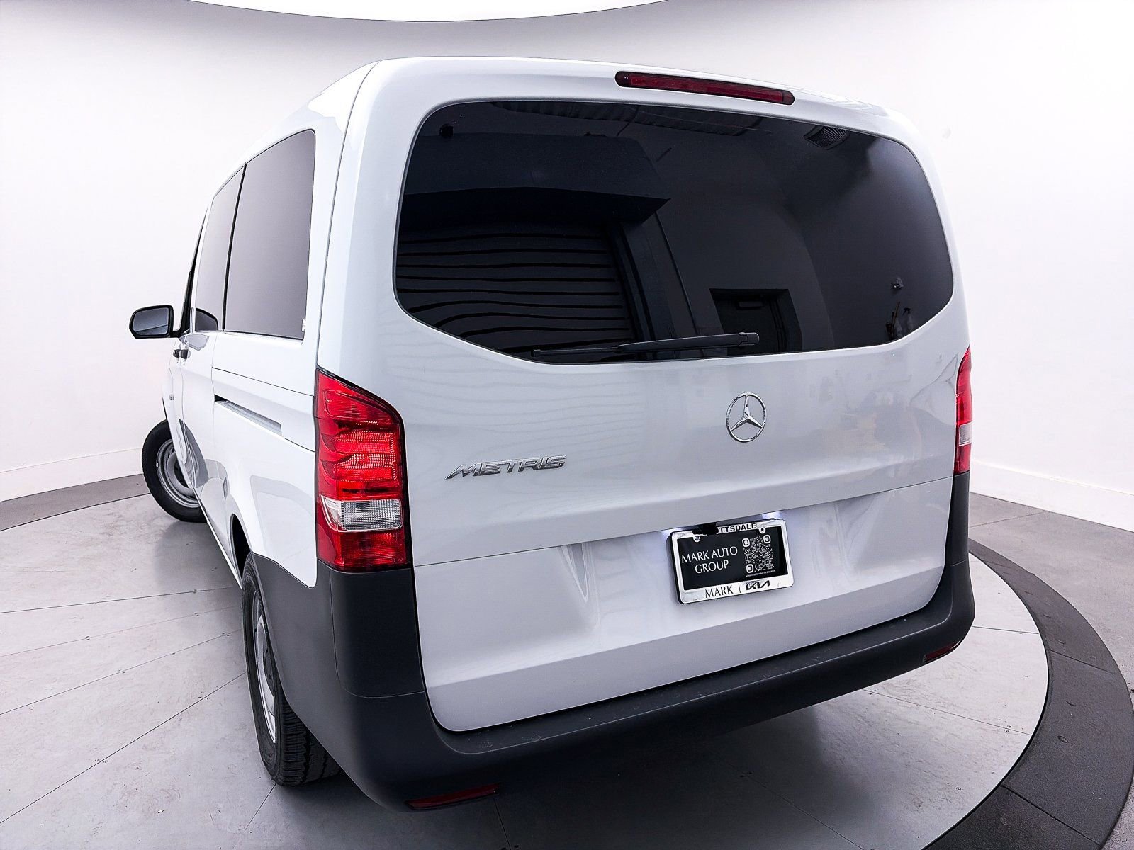 Used 2023 Mercedes-Benz Metris Passenger image 4