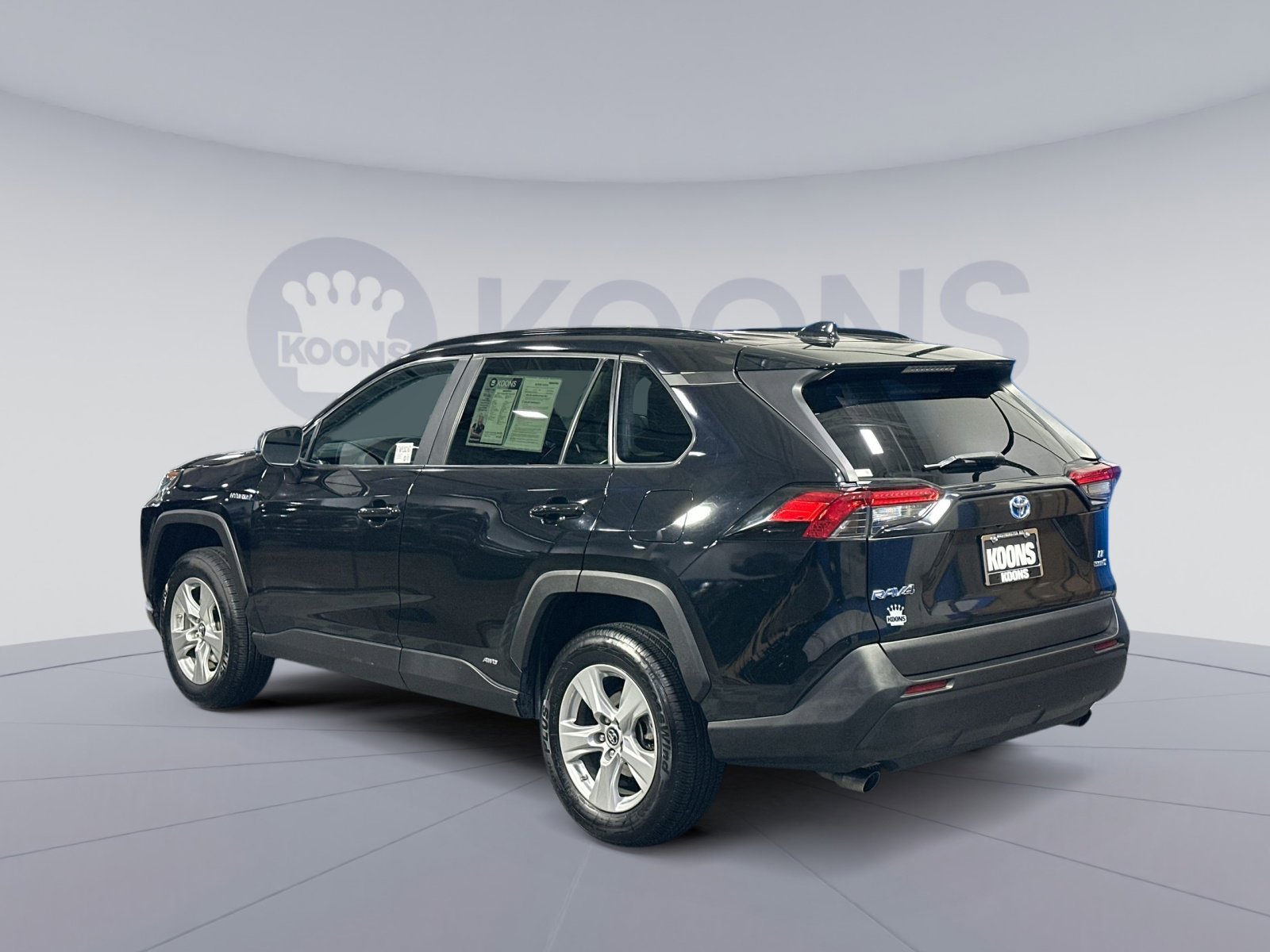 Used 2020 Toyota RAV4 LE image 4