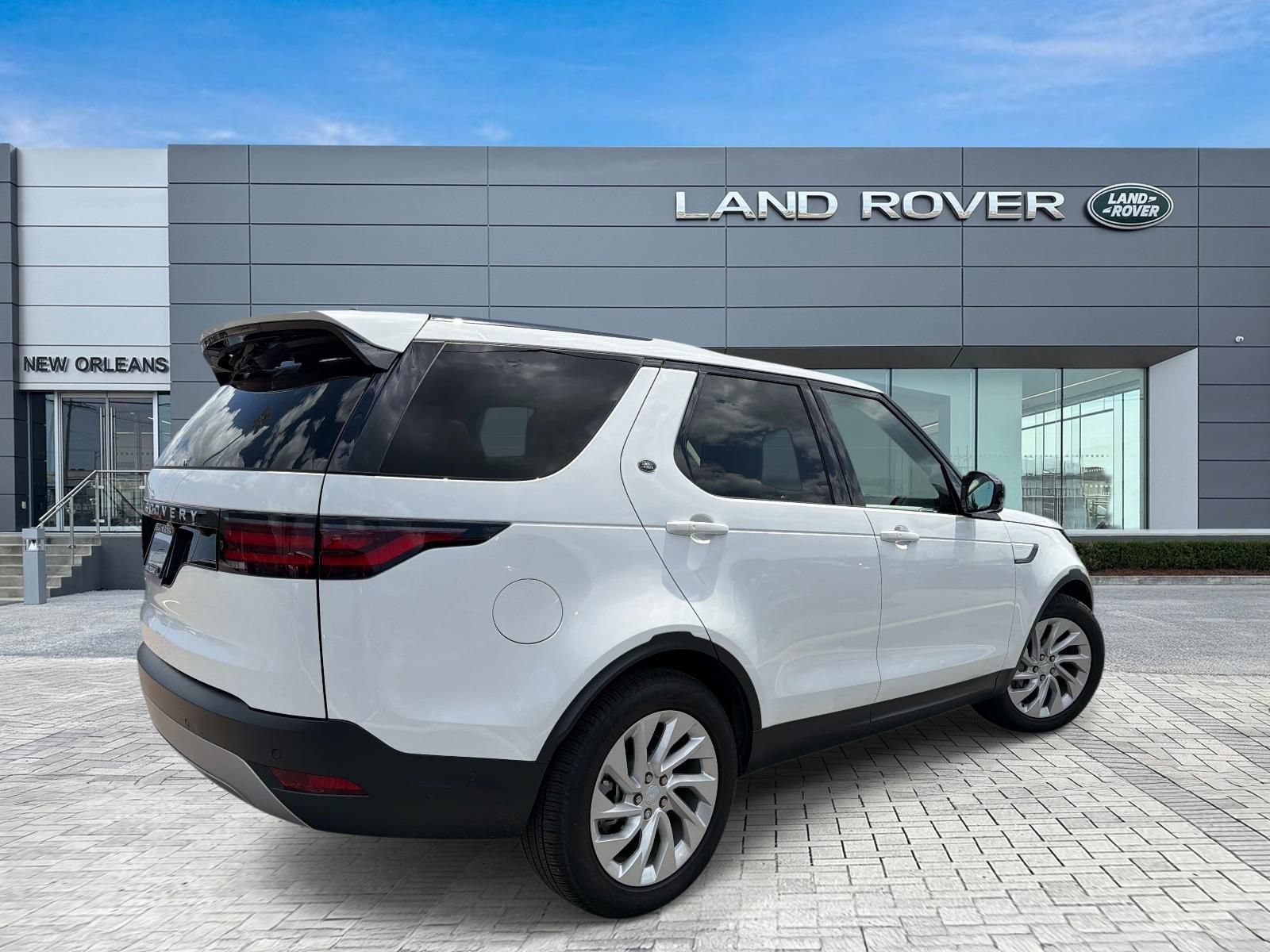 Used 2025 Land Rover Discovery S AWD/4WD image 6