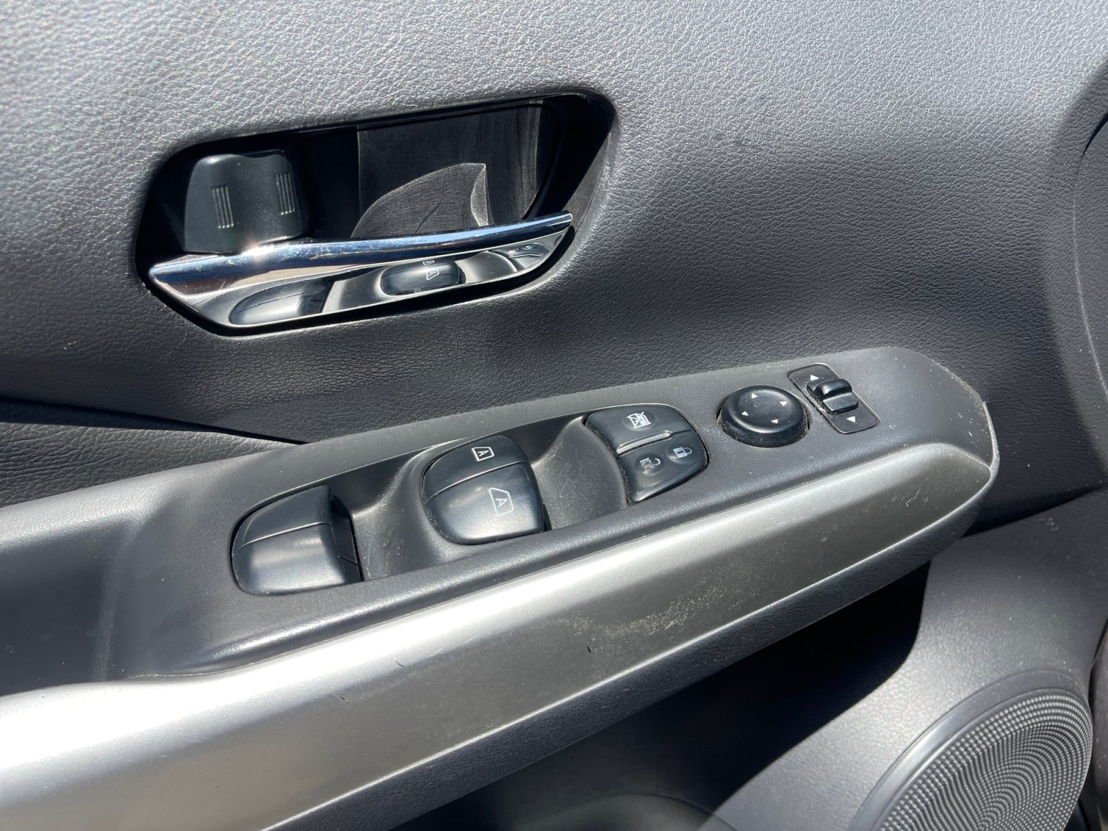 Used 2020 Nissan Kicks SR FWD image 16