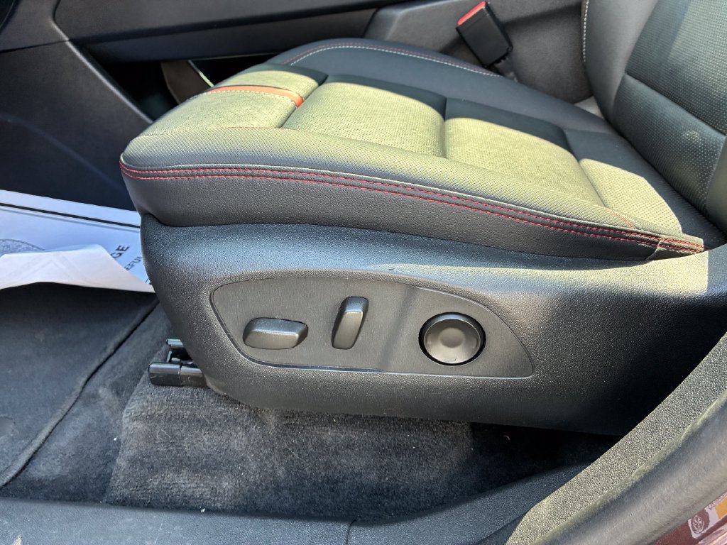 Used 2024 Chevrolet Traverse RS FWD image 9
