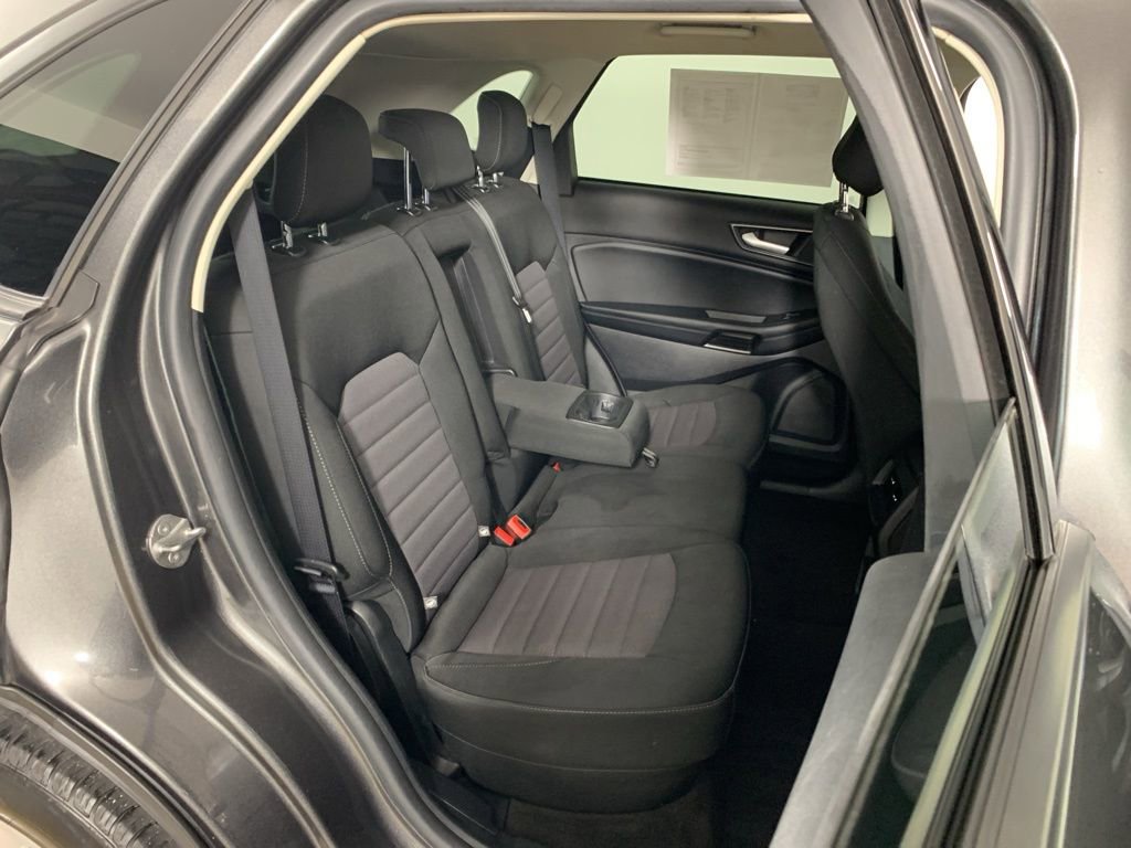 Used 2020 Ford Edge SE image 34