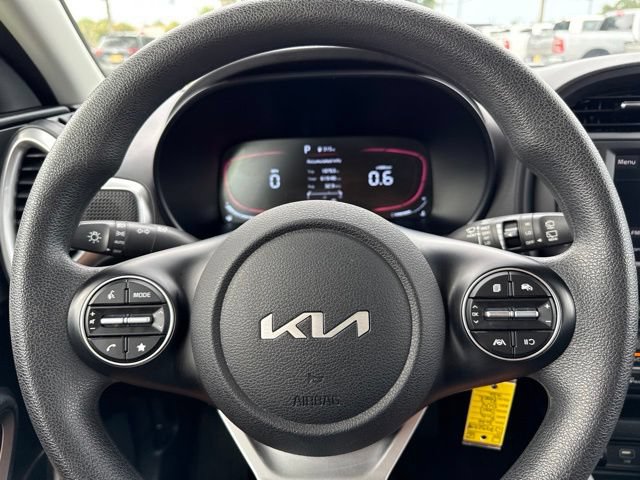 Used 2025 Kia Soul FWD image 32