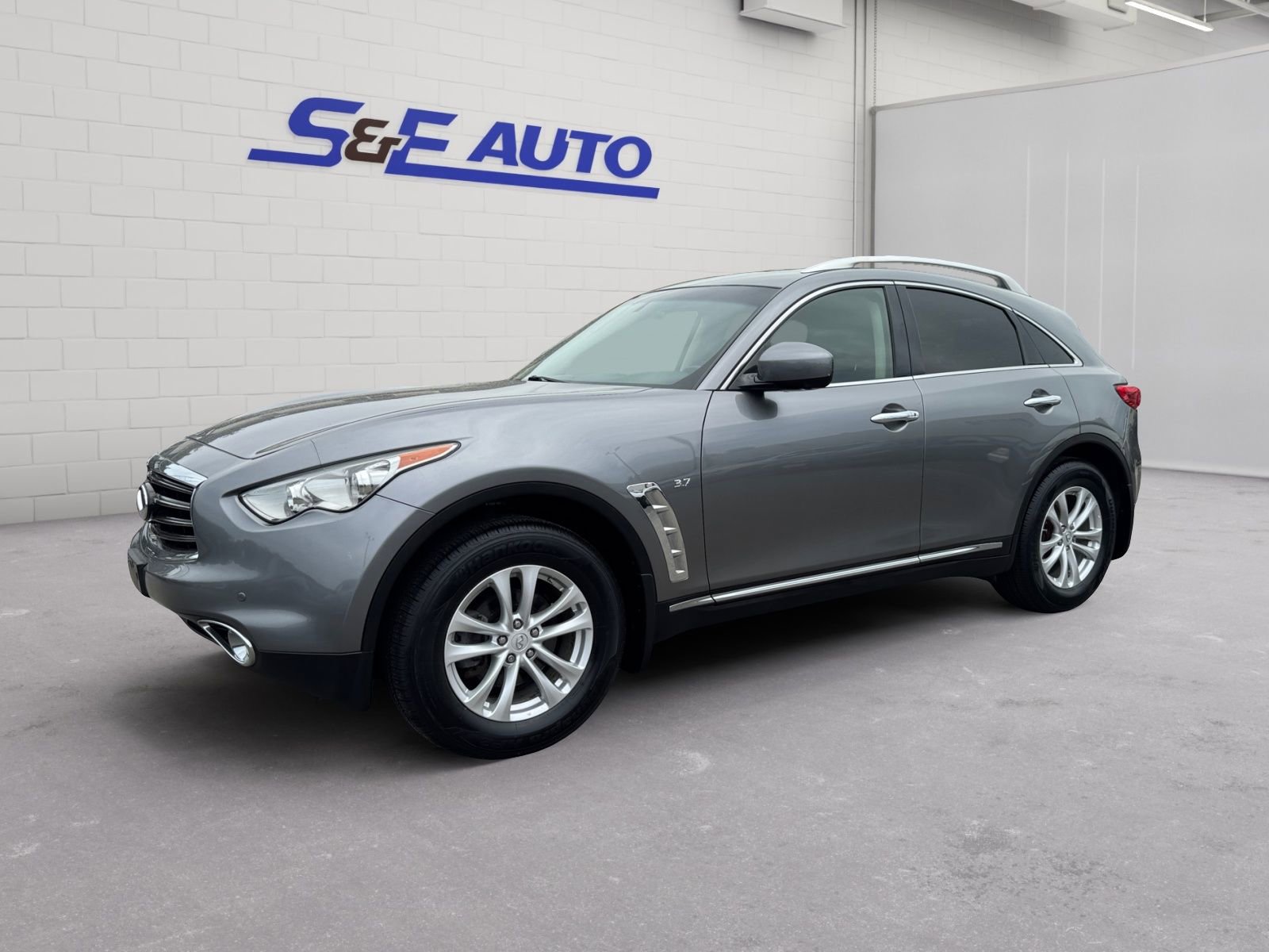 Used 2014 INFINITI QX70 AWD w/ Premium Package image 1