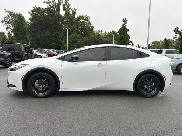 Used 2025 Toyota Prius LE FWD image 4