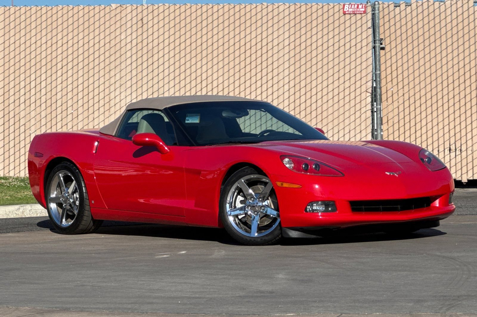 Used 2006 Chevrolet Corvette Convertible w/ Preferred Equipment Group RWD video 2