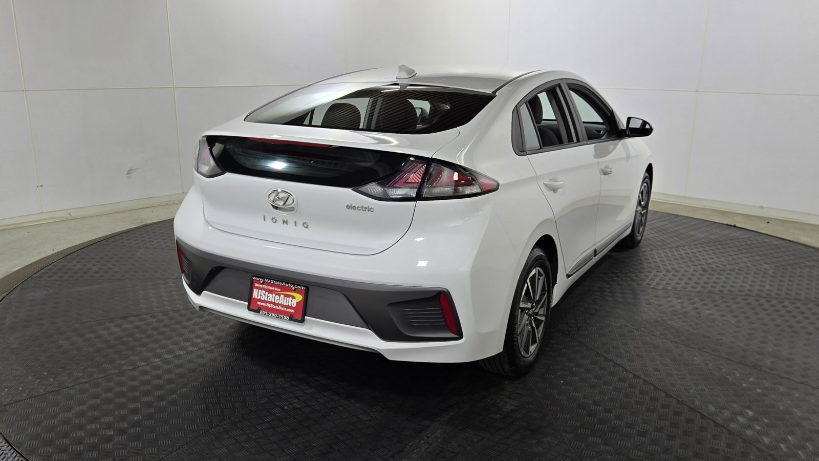 Used 2021 Hyundai Ioniq SE image 7