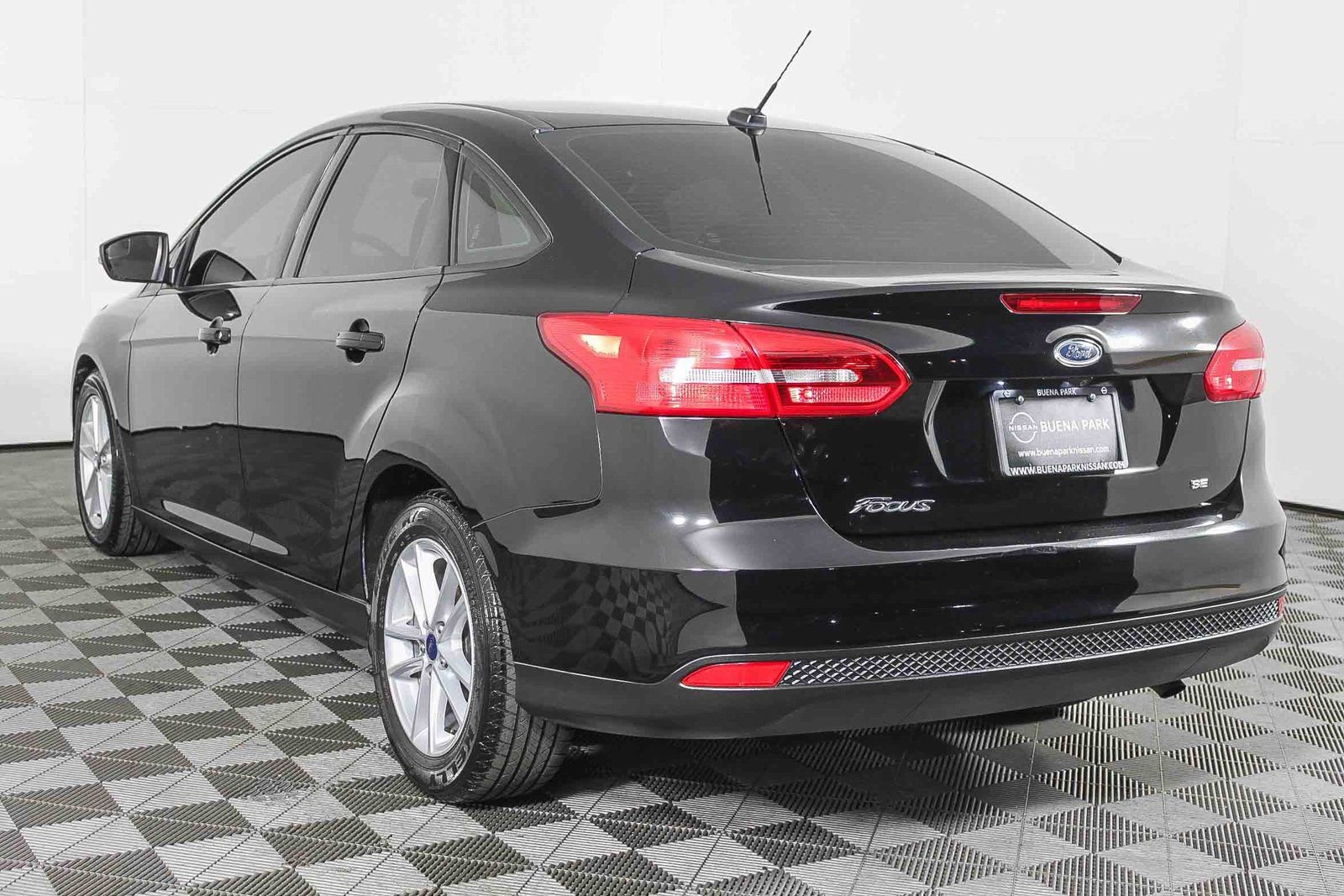 Used 2018 Ford Focus SE w/ Cold Weather Package image 6