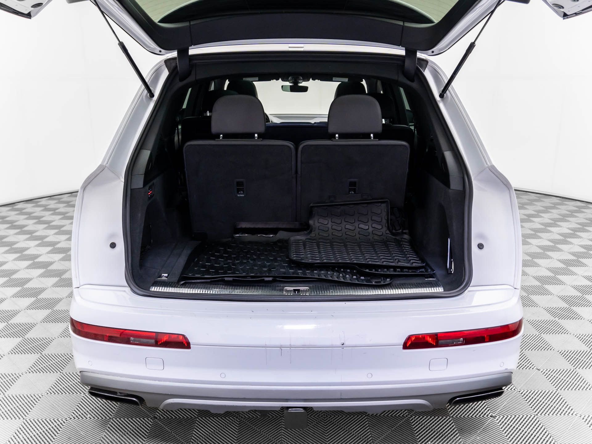 Used 2018 Audi Q7 3.0T Premium Plus w/ Premium Plus Package image 35