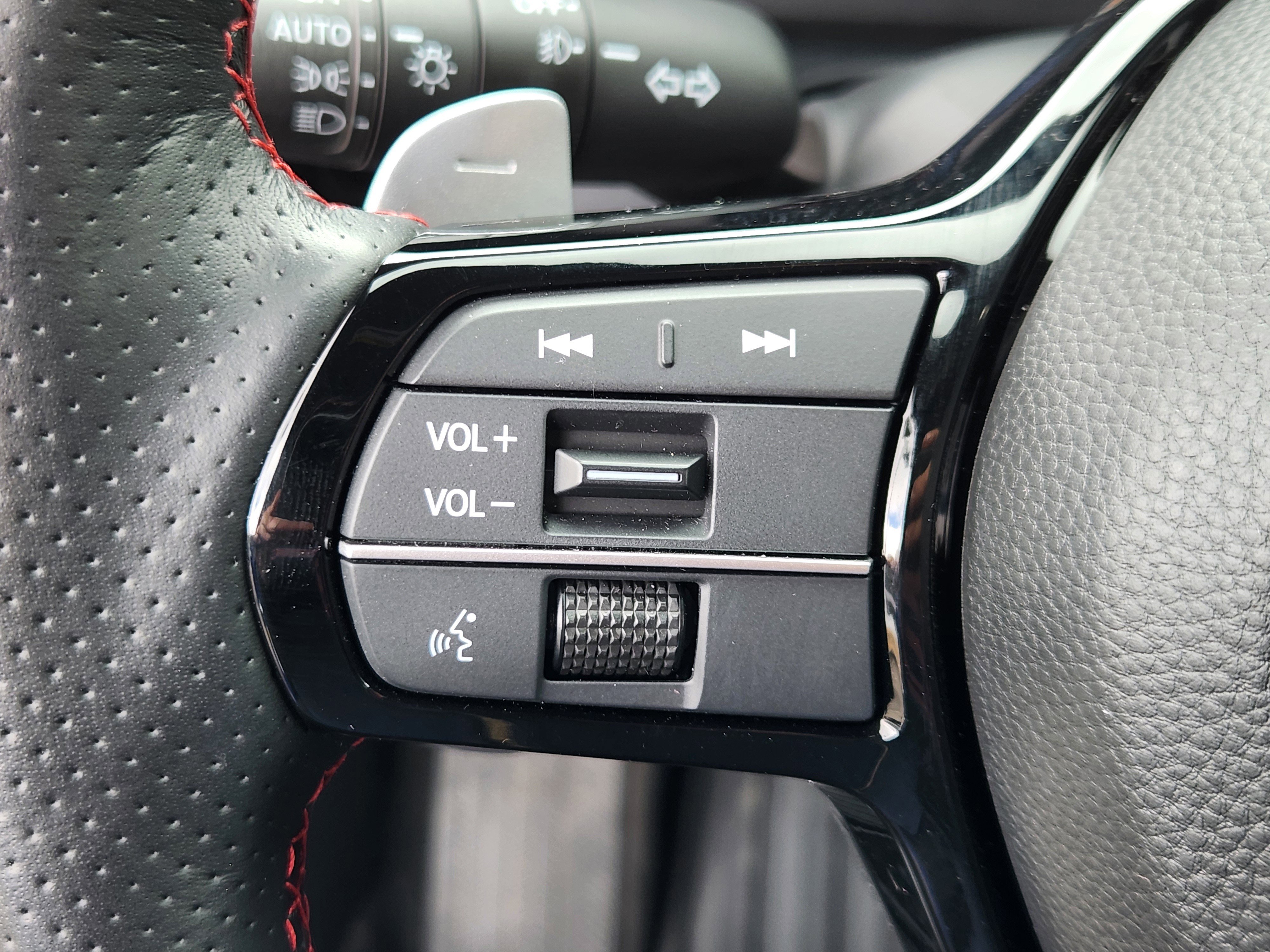 Certified 2025 Acura ADX A-Spec image 23