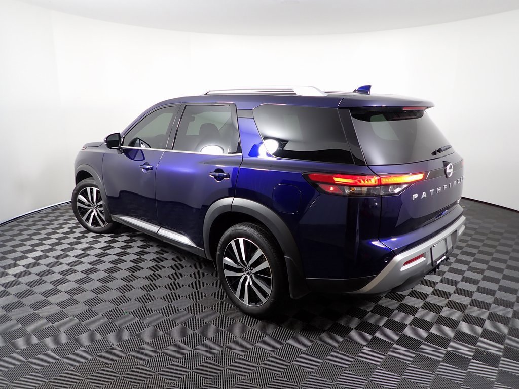 Used 2024 Nissan Pathfinder Platinum image 12