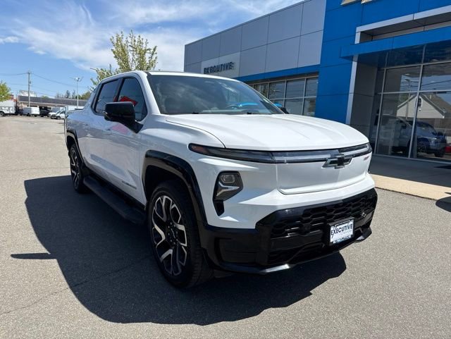 Used 2024 Chevrolet Silverado EV RST AWD/4WD image 4