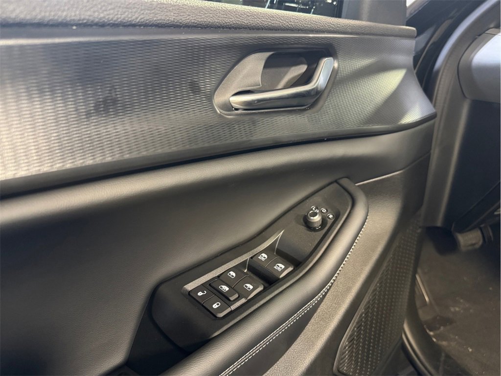 New 2025 Jeep Grand Cherokee Altitude image 14