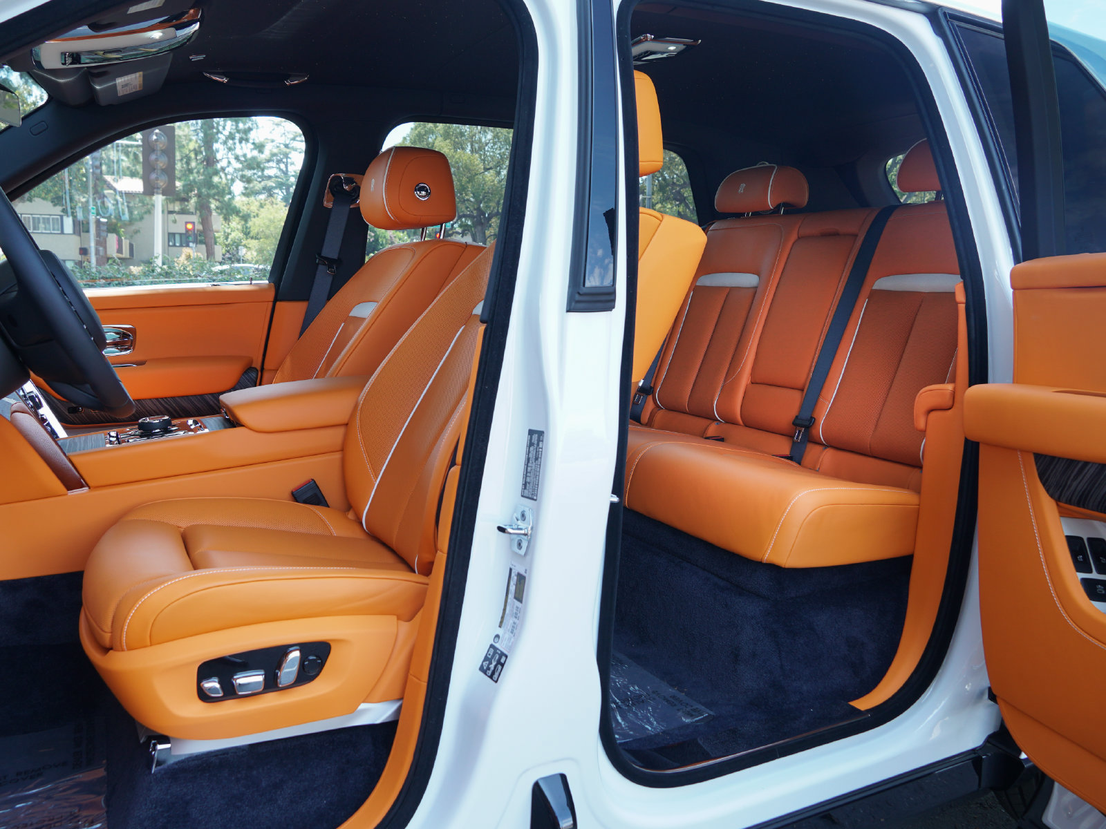 New 2026 Rolls-Royce Cullinan w/ Cullinan Package AWD/4WD image 22