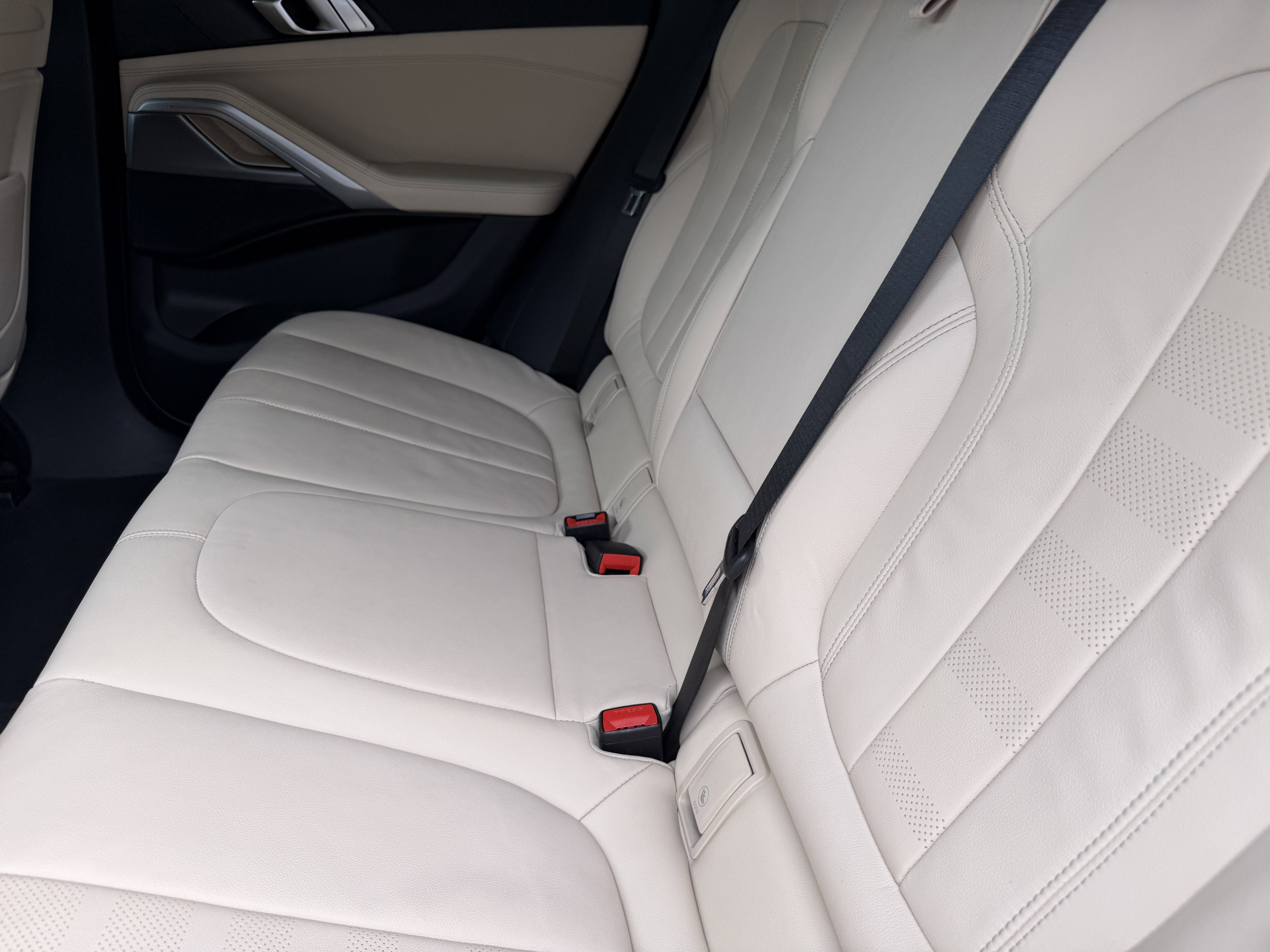 Used 2022 BMW X6 xDrive40i w/ Executive Package AWD/4WD image 18