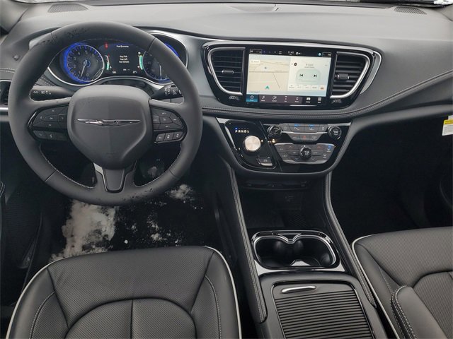 New 2026 Chrysler Pacifica Limited w/ Uconnect Theater Family Group image 14